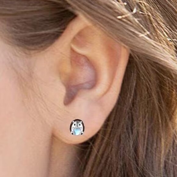 🌺 🌺 🌺Tiny Hedgehog Blue Heart Stud Earrings - Picture 2 of 4